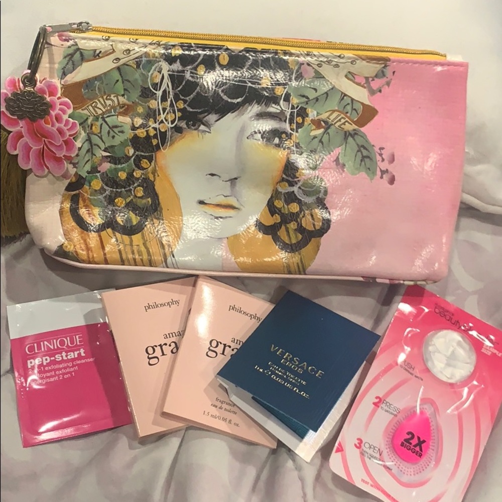 Brand new papaya art makeup bag 💛